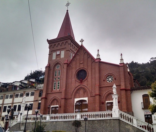 Parroquia Nuestra Señora de las Mercedes en Montebello